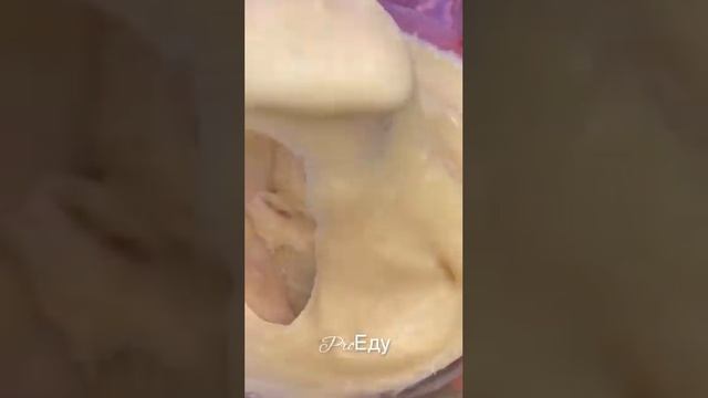 Щедро посыпаем бенье сахарной пудрой и подаем с молоком или с чашечкой ароматного чая. смотреть онлайн