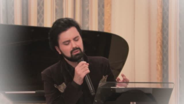 Гела Гуралиа. ყვითელი ფოთლები/Жёлтые листья. Белый Зал Музея Геологии. 16.10.2021.