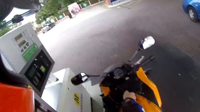 How efficient is a 125cc bike? | Honda CBR 125r 2016 смотреть онлайн
