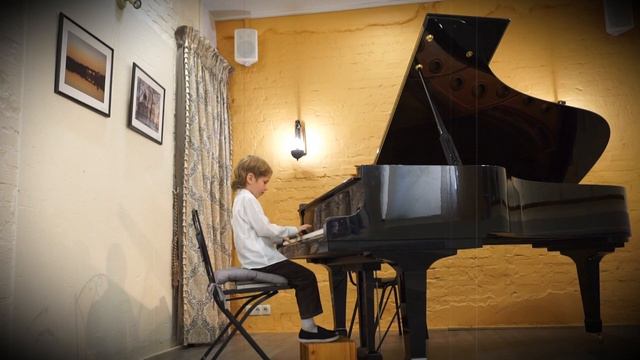 Руцкий Иоанн (5 лет, занимается 3 месяца) - Г. Галынин "Зайчик" смотреть онлайн