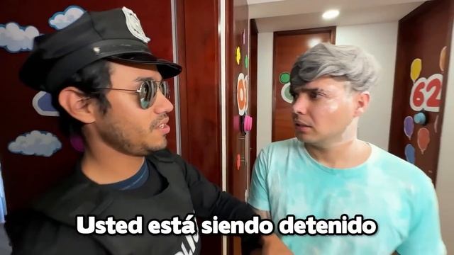 100 PUERTAS de BOTONES MISTERIOSOS solo 1 para ESCAPAR con MIS HERMANITAS !! смотреть онлайн