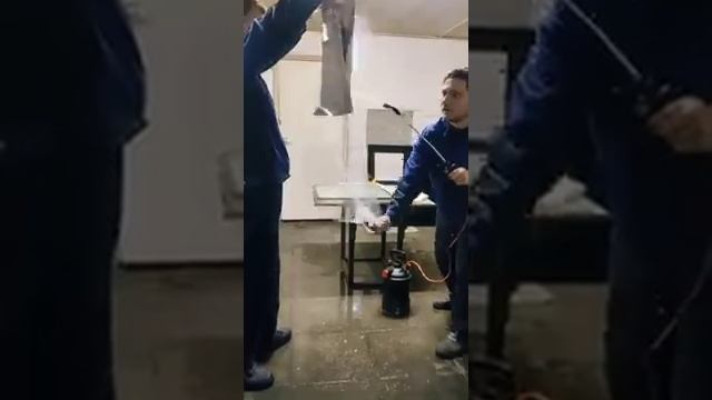 что они делают? ?? тонируют окно для нашего АВТОДОМА? основной профиль ?@palgovi4i #shorts #автодом смотреть онлайн