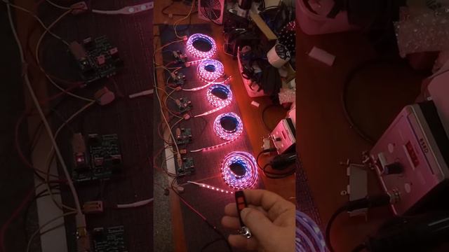 Обзор алгоритма управления 5-ю RGB лентами контроллерами , соединенными по UART, пультом 433 МГц. смотреть онлайн