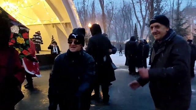 РОС ТЮЛЬПАН В ОДНОМ САДУ С РОЗОЮ КРАСИВОЮ!???/ТАНЦЫ В ПАРКЕ ГОРЬКОГО ХАРЬКОВ ДЕКАБРЬ 2021 смотреть онлайн