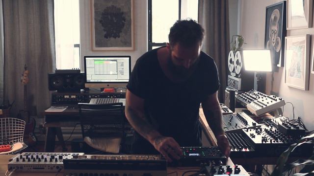 Live Dub Session with Playdifferently Model1 , Isla S2400, Vermona Perfourmer and Octatrack смотреть онлайн