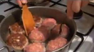 Cooking burgers on s/s frypan trade mark KYXAP with microgrill insude surface