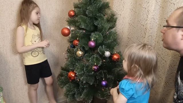 Готовимся к новому году!!! Наряжаем елку!!! смотреть онлайн