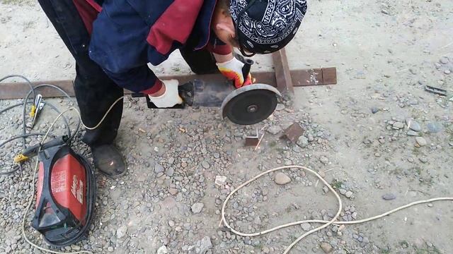 Как правильно отрезать уголок чтоб не зажала балгарку смотреть онлайн