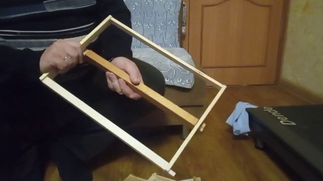 Как натянуть проволоку на пчеловодческую рамку. Самый простой способ. смотреть онлайн