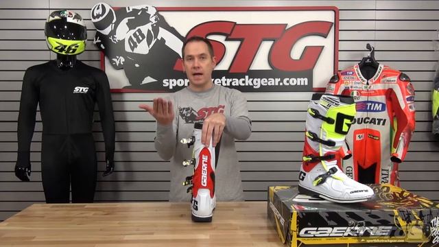 Gaerne SG-11 Boot Review from Sportbiketrackgear.com смотреть онлайн