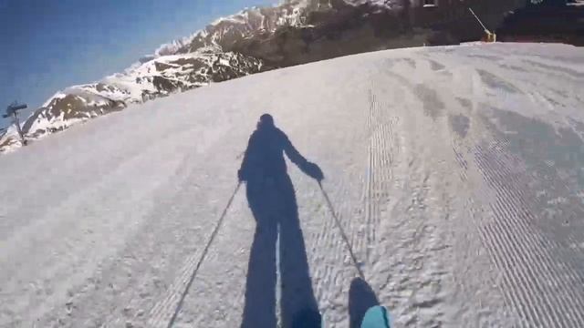 First Tracks skiing in El Tarter смотреть онлайн