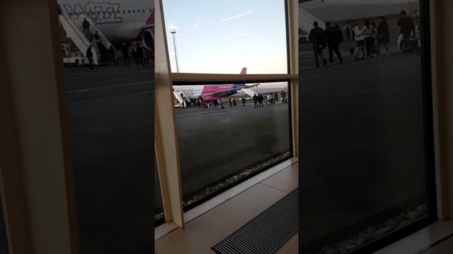 Wizzair Boarding, Kutaisi Airport, Georgia (By BODIALA TRAVEL) смотреть онлайн