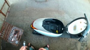 Замена свечи на скутере  Honda Tact AF 51