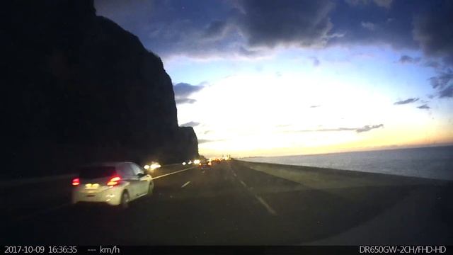 Accident route littorale Réunion 09 octobre 2017 - Vue caméra embarquée Avant смотреть онлайн