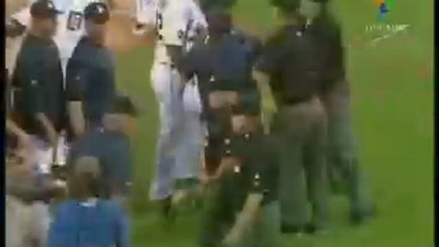 Negligencia arbitral roba juego perfecto al venezolano Armando Galarraga смотреть онлайн