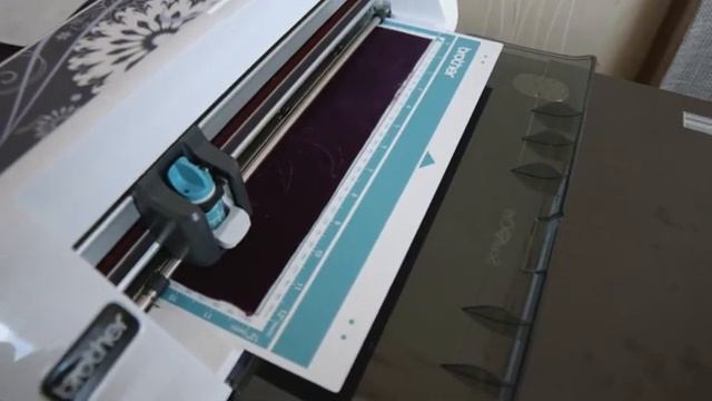 Плоттер scanncut cm900. Резка трикотажа (бархат) смотреть онлайн
