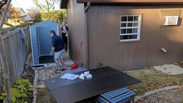 Assembling a Keter Manor смотреть онлайн