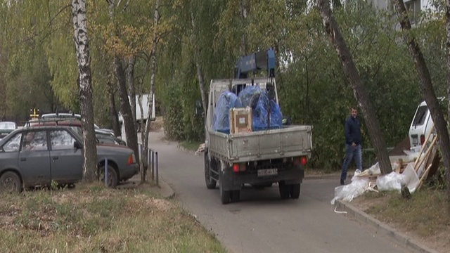 Пешеходы против автомобилистов. Конфликт вокруг парковки у дома 23 улицы 20 января смотреть онлайн