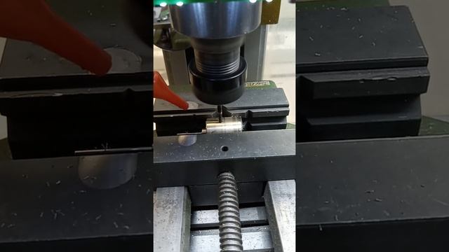 Proxxon FF500. Фрезеровка продольного паза в двигателе смотреть онлайн