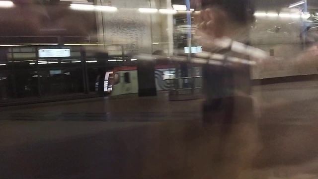 Отъезд поезда со станции Московского метро "Воробьёвы горы" смотреть онлайн