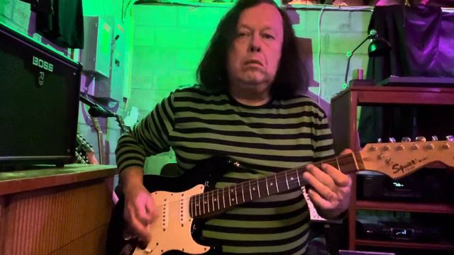 Squier Mini Strat demo смотреть онлайн
