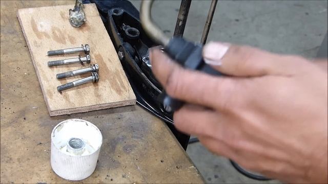 Mercury 4-stroke Impeller change 4-5-6HP смотреть онлайн