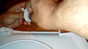 Почему сиденье унитаза не фиксируется в поднятом положении? ОТВЕТ СМОТРИ ЗДЕСЬ!