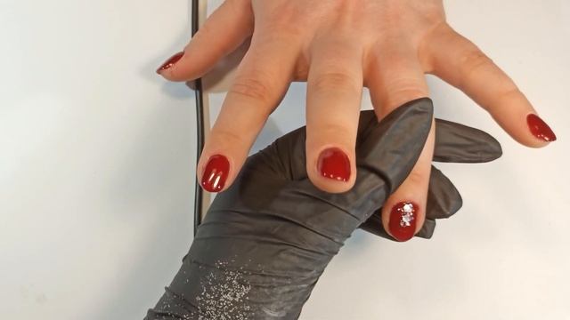 Easy red nails with glitter [ Простой красный маникюр с блестками ] смотреть онлайн