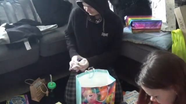 My brother's 17th birthday #presents#cards#birthday#haul#brother#money#clothes#random смотреть онлайн