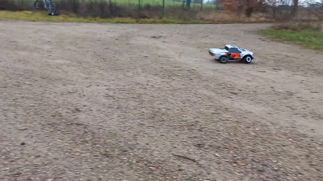 Traxxas Ford Raptor смотреть онлайн