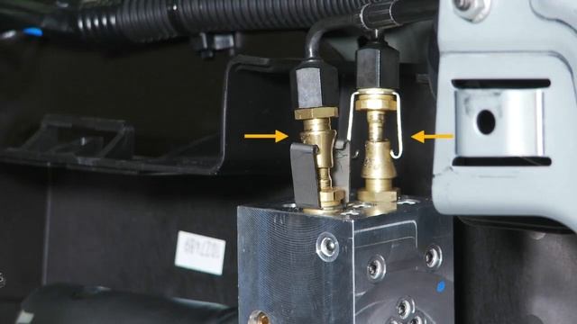 Замена гидравлического насоса электропривода багажной двери Insignia Sports Tourer смотреть онлайн