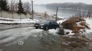 Субару легаси 3,0 тянем крузаком))