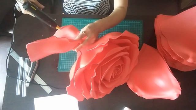 Мастер класс "Роза из изолона" смотреть онлайн