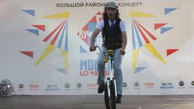 24 Евгений Гитис Оригинальный жанр, езда на мотоцикле. Орехово-Борисово 07/07/2013 смотреть онлайн