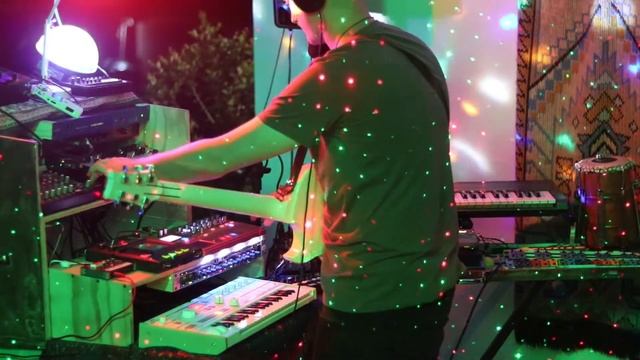 Psychedelic Set Part 3 (Groovy Techy 130bpm) смотреть онлайн
