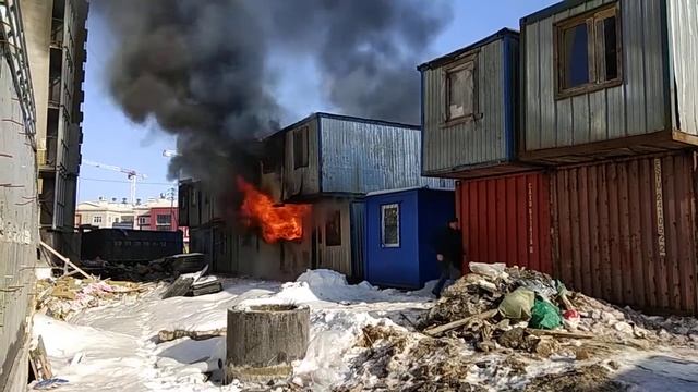 Как правильно тушить бытовки. Пожар. смотреть онлайн