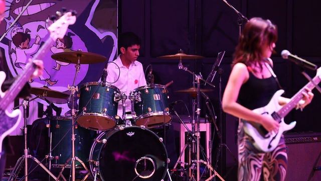 Drum Concert: I Hate Myself for Loving You by Joan Jett and Smells Like Teen Spirit by Nirvana смотреть онлайн