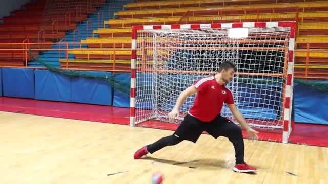 Это надо видеть: Якуб Коварж играет в гандбол :-) смотреть онлайн