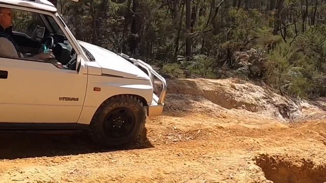 Suzuki Vitara- Wheel lift!