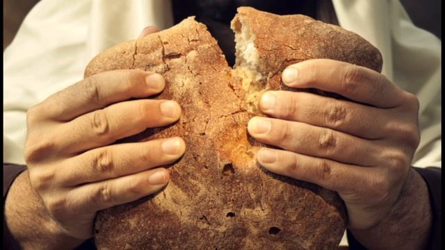 ПОЧЕМУ ХЛЕБ НЕЛЬЗЯ РЕЗАТЬ НОЖОМ НАРОДНАЯ ПРИМЕТА, КОТОРУЮ ВАЖНО ЗНАТЬ! смотреть онлайн