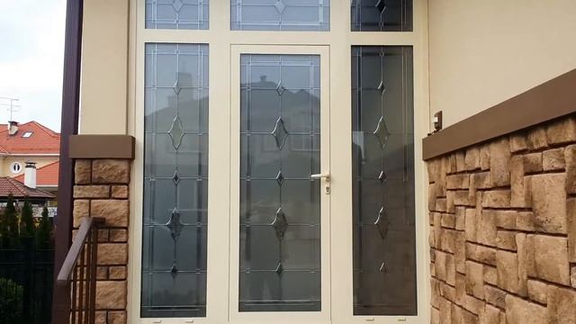 Входная группа с витражами из протяжки и хрусталиков. смотреть онлайн