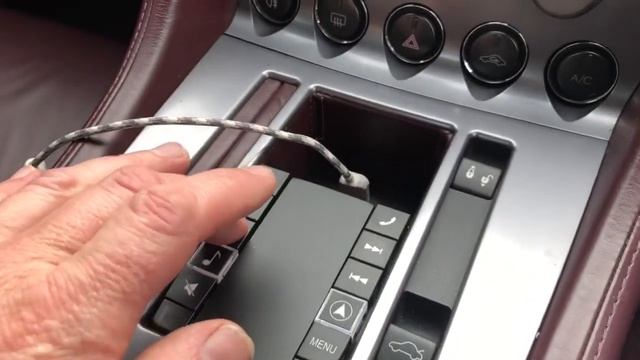 Aston Martin DB9 Apple Carplay and Audio Upgrade смотреть онлайн