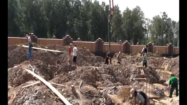 Заливка фундамента при помощи бетононасоса 2.
