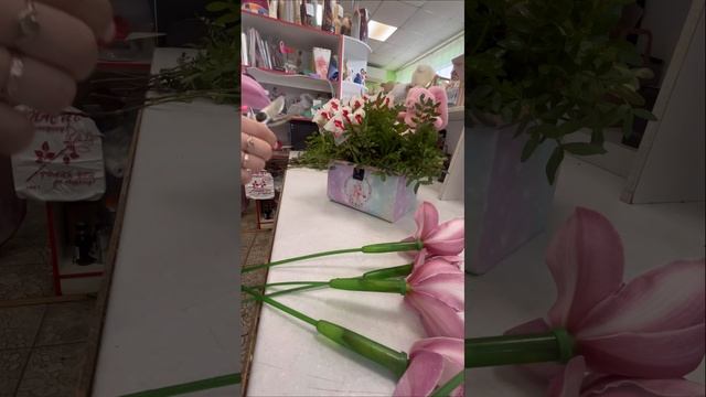 Композиция из орхидеи гипсофилы и конфет) ? смотреть онлайн