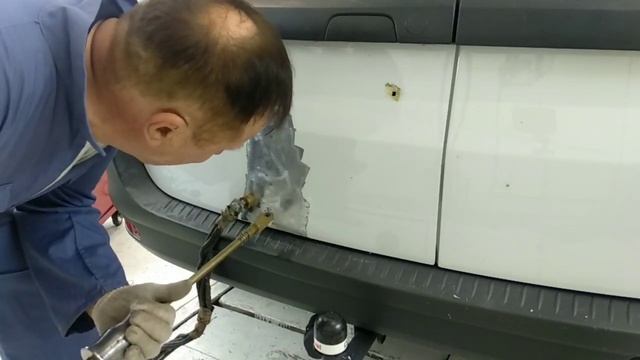 Лада Ларгус The rear end repair. Ремонт задней двери .Часть 1 смотреть онлайн