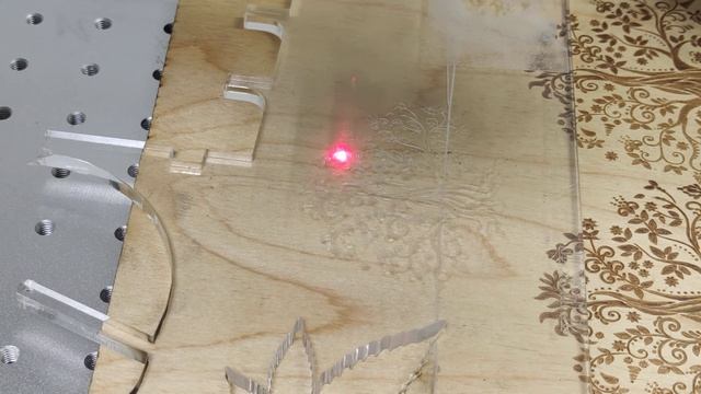 CO2 маркер! По дереву и другим материалам! Краткий обзор и результаты гравировки.CO2 маркер! По дере смотреть онлайн