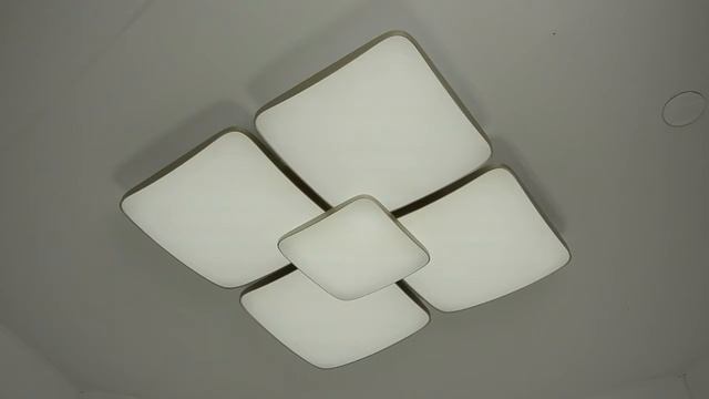 Светодиодная многорежимная люстра с пультом управления ESATTA 81760 4+1 смотреть онлайн