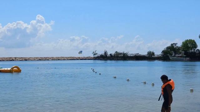 Touring the Harmony Beach Park in Montego Bay, St. James, 🇯🇲. смотреть онлайн