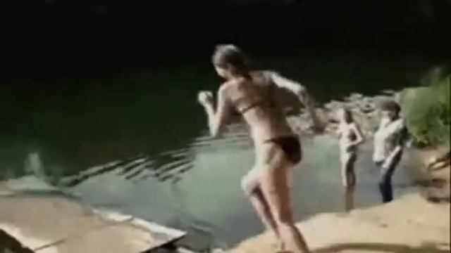 Самые смешные моменты.Баба в воду. Водные процеДУРЫ!!! смотреть онлайн