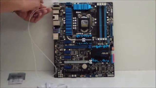 ASUS P8Z77-V Deluxe Motherboard Unboxing and Overview смотреть онлайн